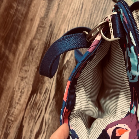 Floral Quilted Crossbody Bag - Picture 6 of 9